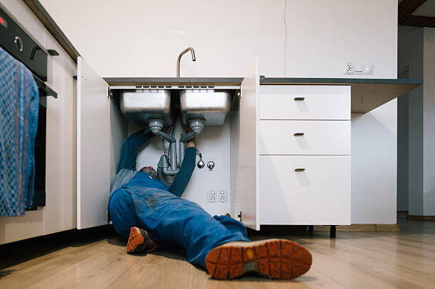 Professional Leak Detection technician working in Congerville, IL